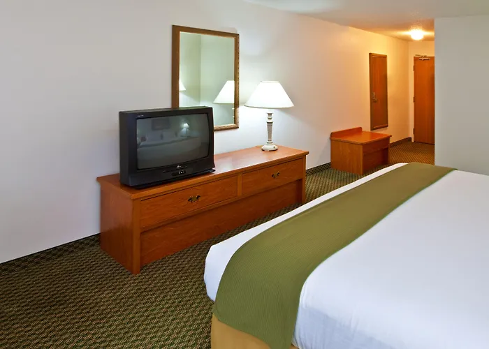 Holiday Inn Express & Suites Logan, An Ihg Hotel