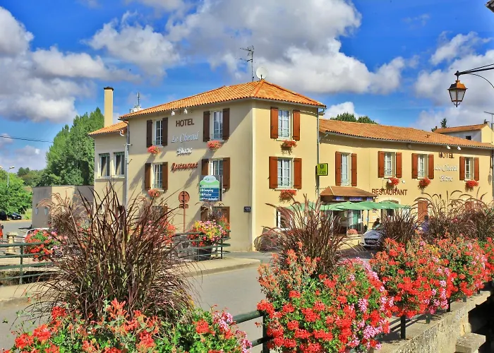 Logis Hotel & Restaurant Le Cheval Blanc Et Clovis