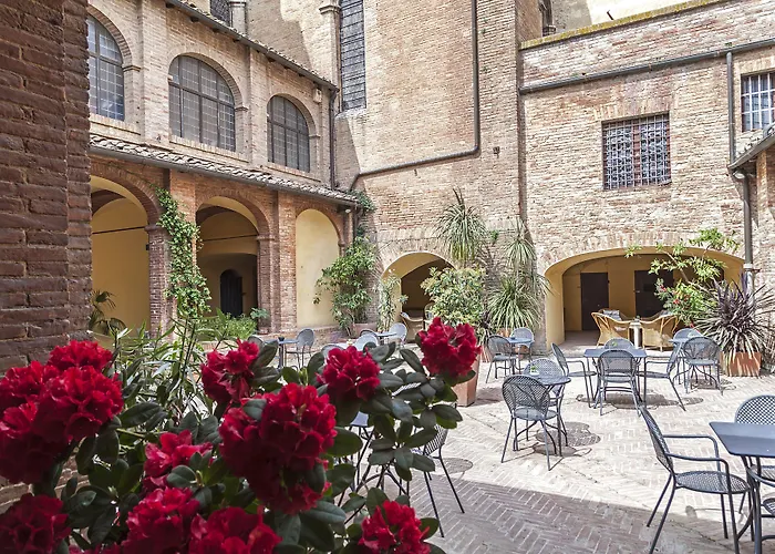 Il Chiostro Del Carmine
