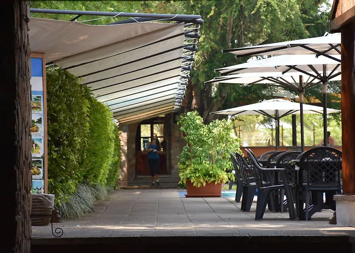 Hotel Club Du Lac Tanganyika