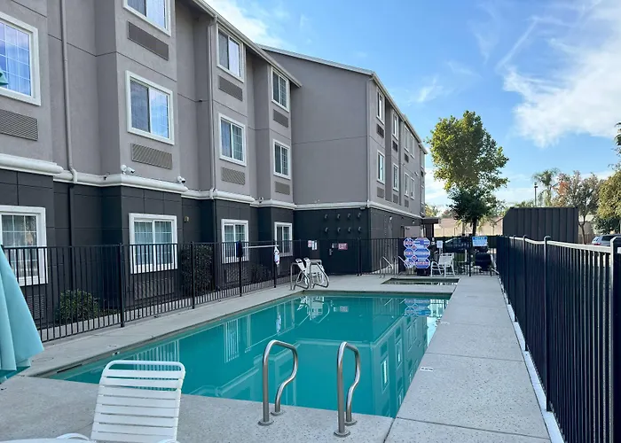 La Quinta By Wyndham Tulare