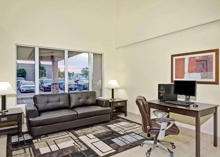Super 8 By Wyndham Barrie South