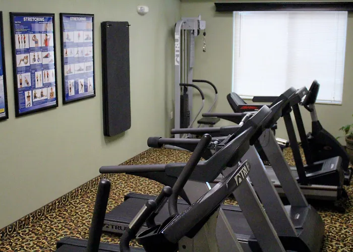 Expressway Suites Fargo