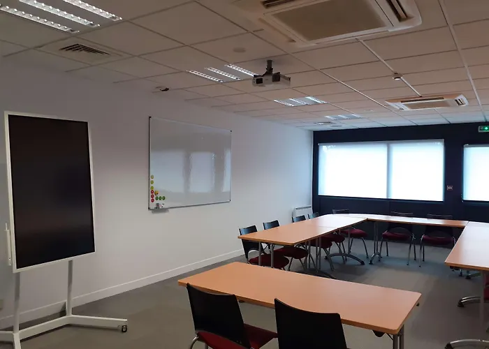 Kyriad Niort-Espace MendesFrance
