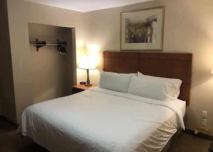 Holiday Inn Express Hotel & Suites Howell By Ihg