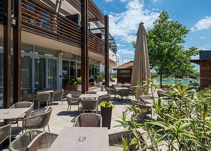 Hotel Golden Lake Resort