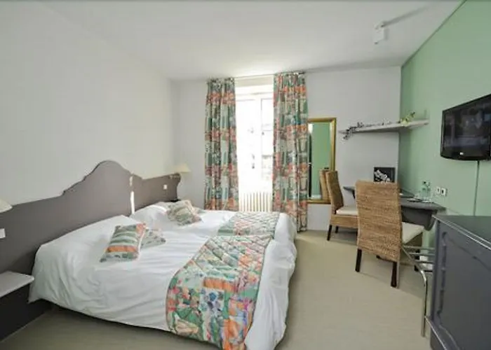 Hôtel Logis Le Bourbon