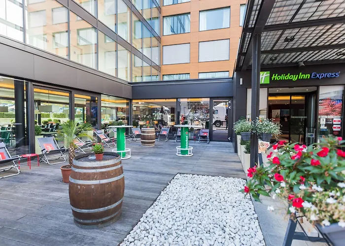 Holiday Inn Express Zürich Airport, an IHG Hotel