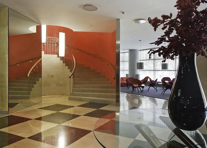 Hotel Reina Petronila