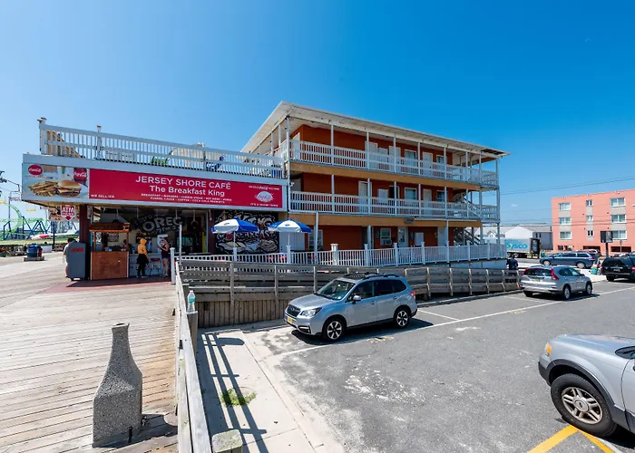 Boardwalk Hotel Charlee & Apartments Beach Hotel Oceanfront
