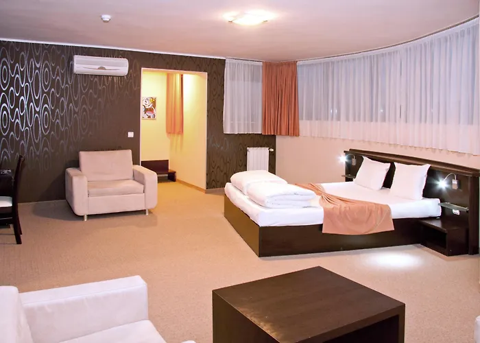 Riverside Family Hotel