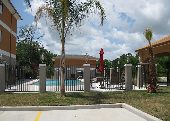 Comfort Suites Oil Center