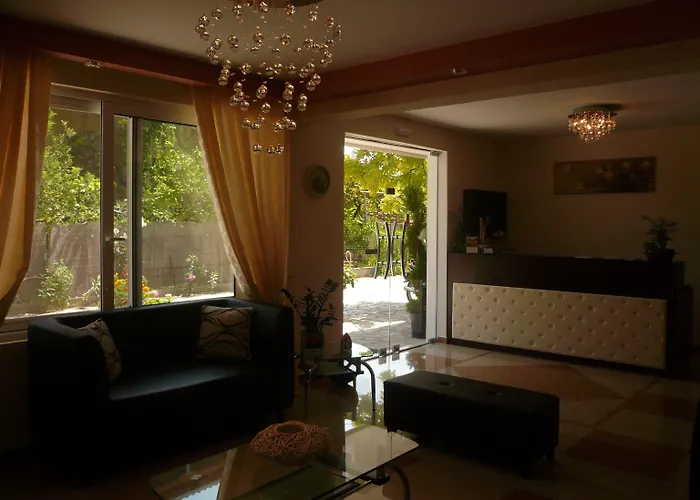 Hotel Avra