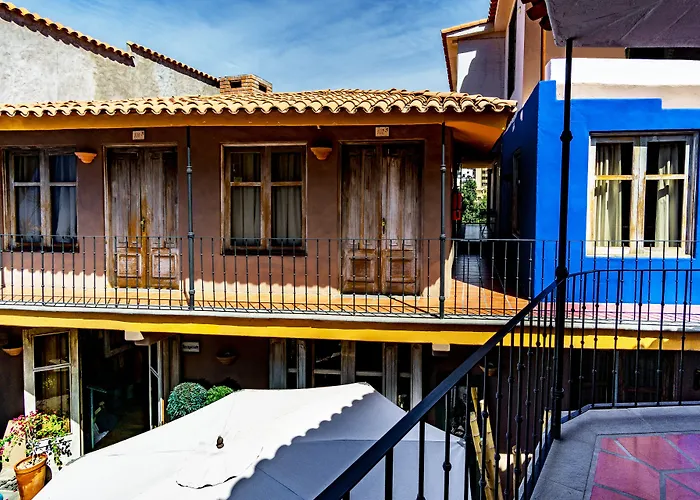 Azul Colonial