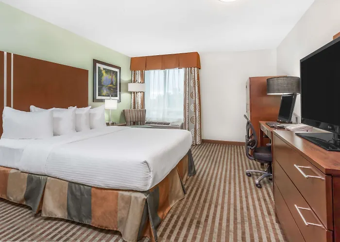 Ramada By Wyndham Carlyle