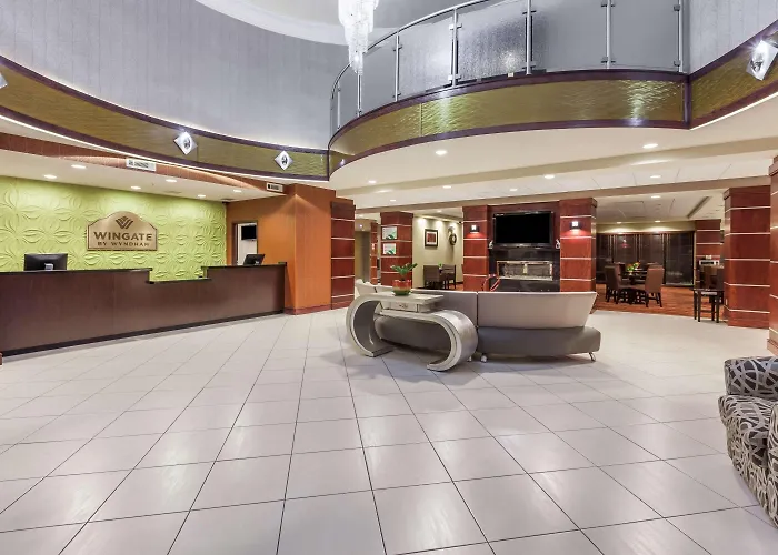 La Quinta Inn & Suites By Wyndham Tulsa Midtown