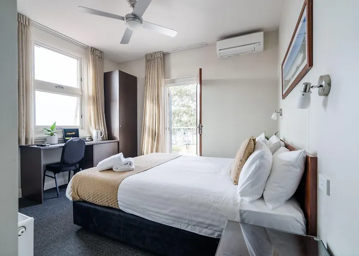Huskisson Hotel