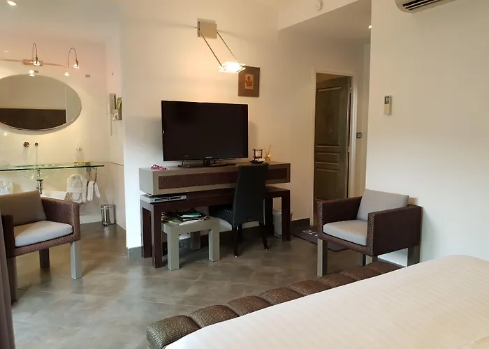 Private Hotel - Adults Only