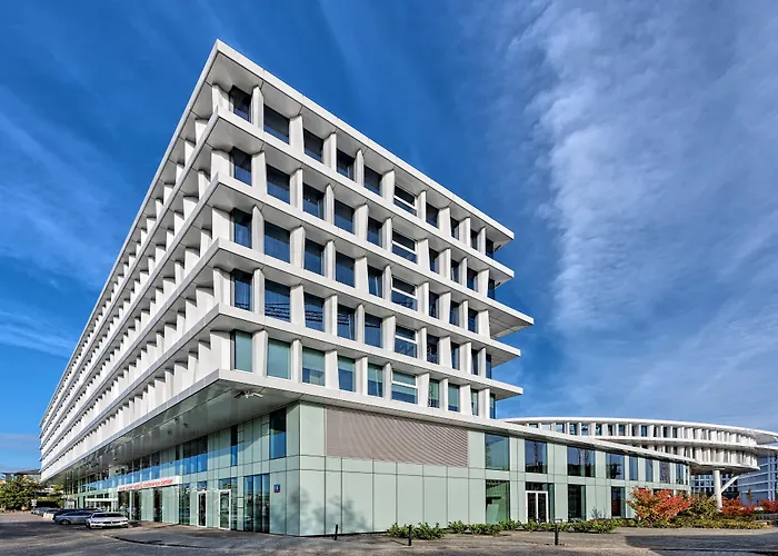Sound Garden Hotel Airport