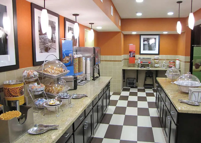 Hampton Inn & Suites Jamestown