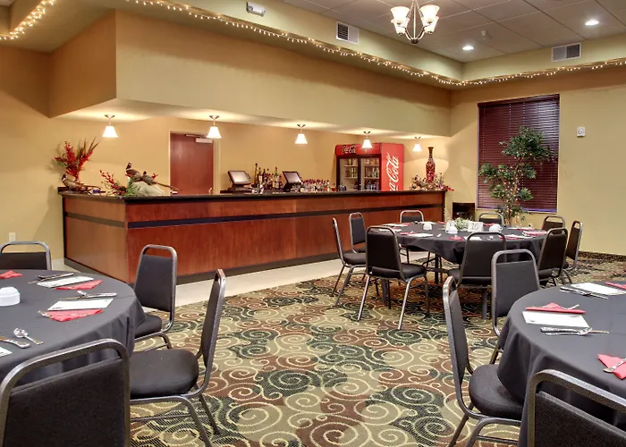 Cobblestone Hotel & Suites - Broken Bow