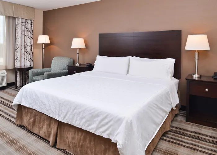 Holiday Inn Express & Suites Emporia Northwest By Ihg