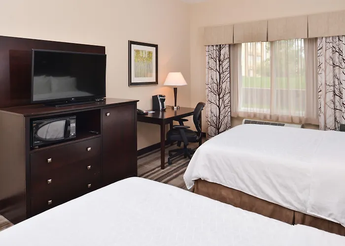 Holiday Inn Express & Suites Emporia Northwest By Ihg