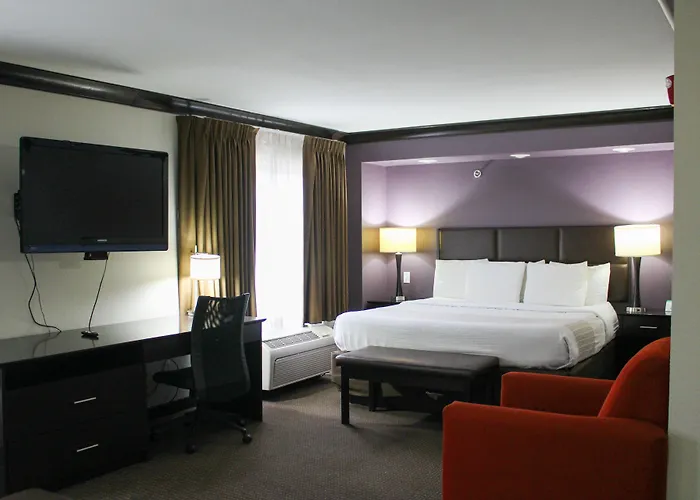 Parkwood Inn & Suites