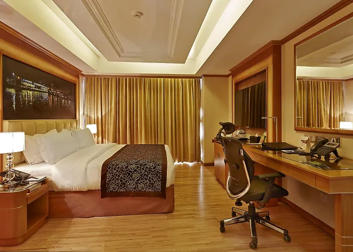 Six Seasons Hotel