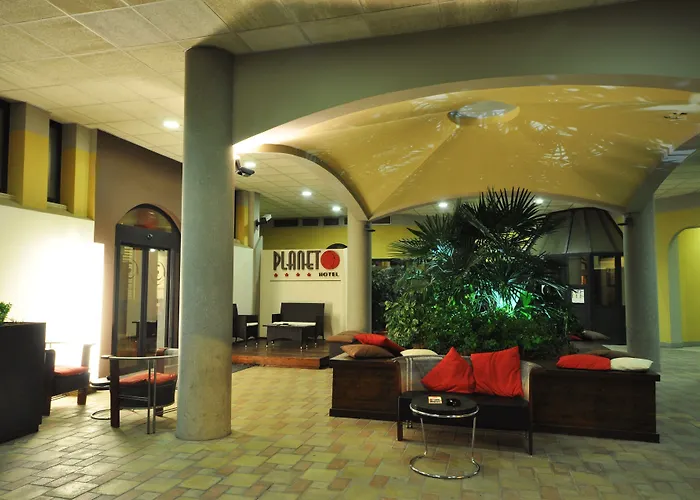 Planet Hotel