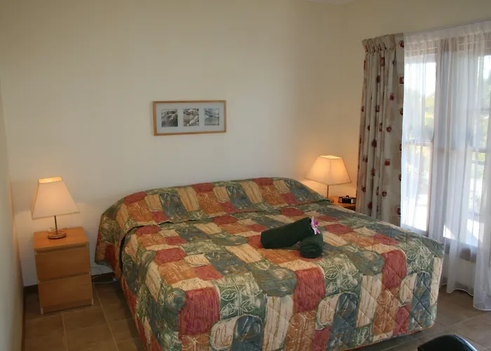 Escape 1770 Motel - No Kids - No Smoking - No Partying (Adults Only)