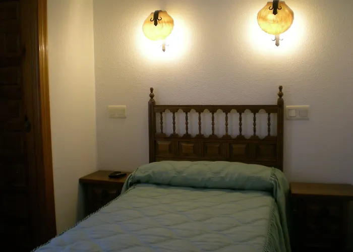 Hotel Puerta Romeros