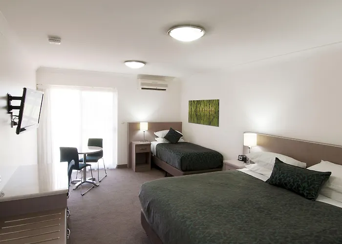 Loxton Community Hotel Motel