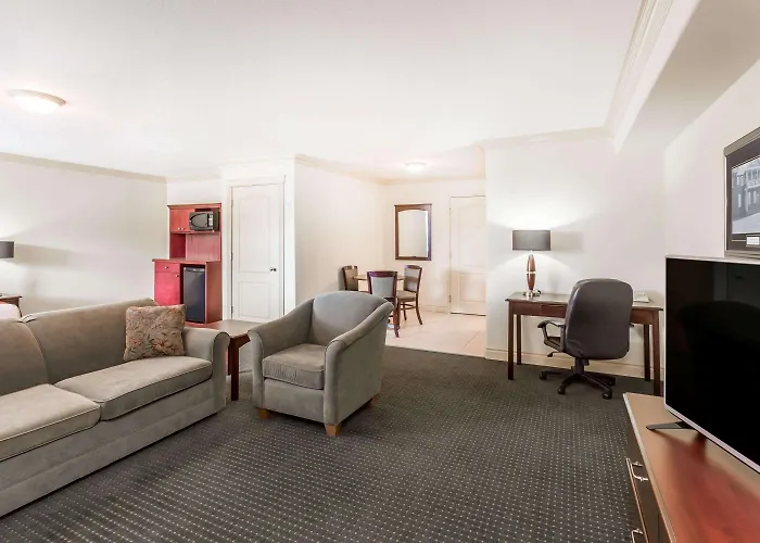 Ramada By Wyndham Hinton