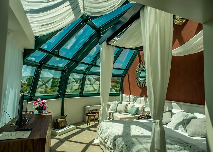 Hotel Hedonic