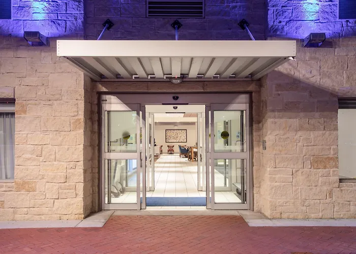 Holiday Inn Express & Suites Manhattan By Ihg