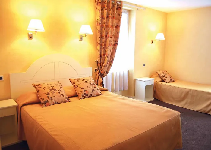 Hôtel Restaurant Plaisance-Piscine couverte et chauffée- Proche Sarlat-