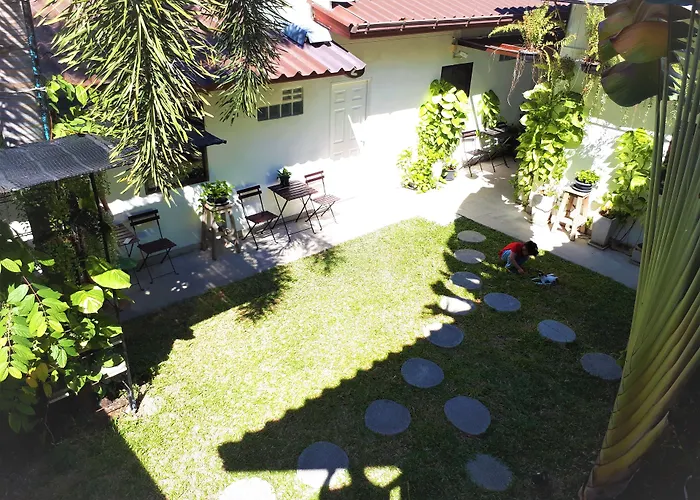 The Reef Hotel & Studios