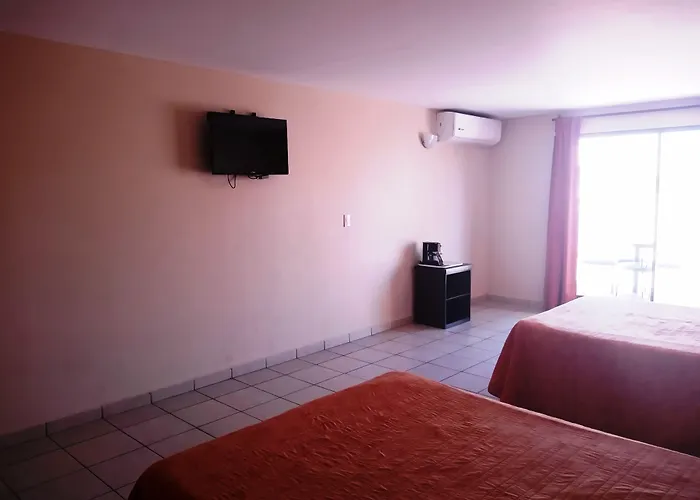Los Jitos Hotel & Suites