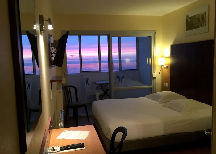 Hôtel Le Rivage vue sur mer - LOGIS - Châtelaillon-plage
