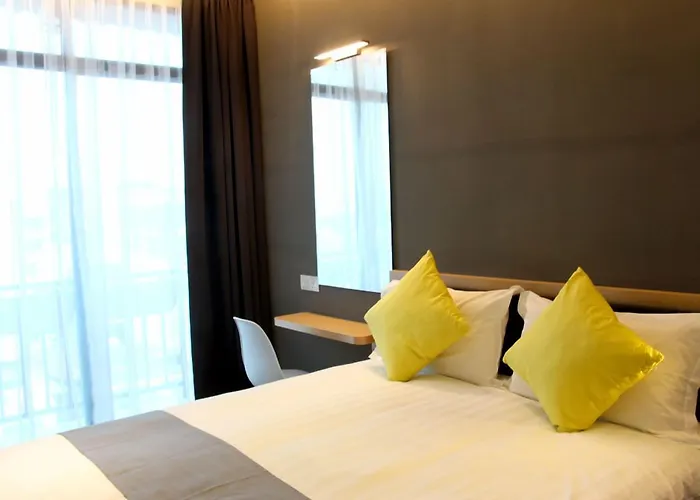 B Street Hotel