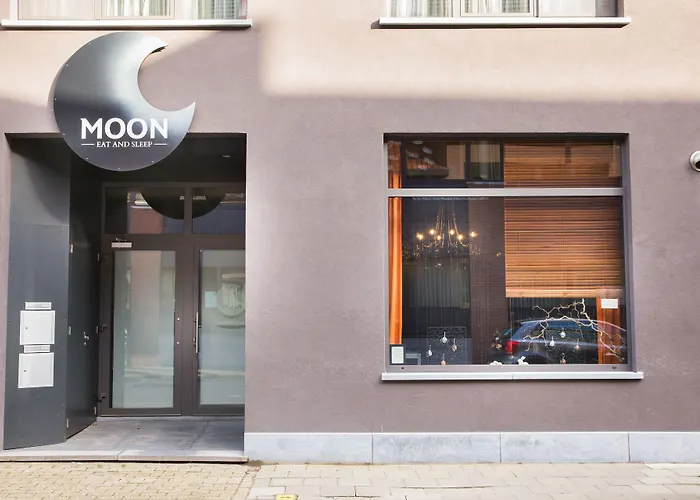 Hotel Moon