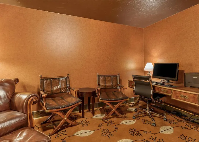 Lloyd Hotel Astoria Bayfront. An Ascend Collection Hotel