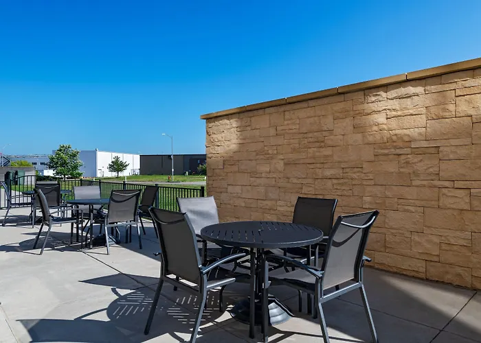 Fairfield Inn & Suites By Marriott Lincoln Airport
