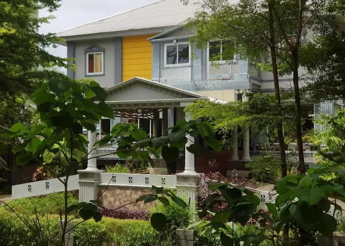 Hotel O Subur