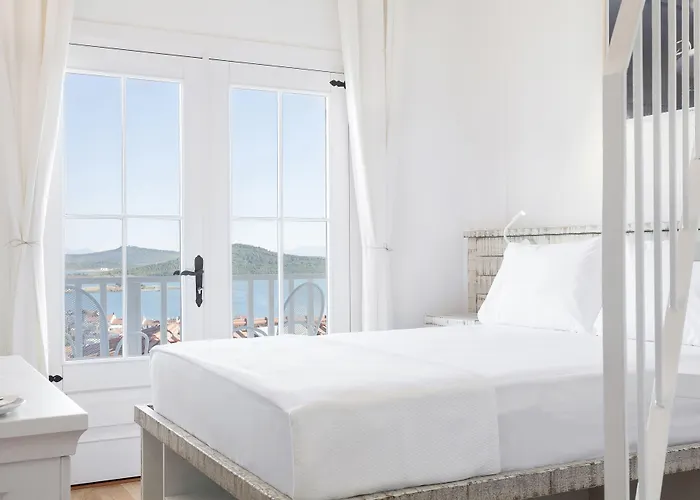 Cunda Pur Beyaz Hotel