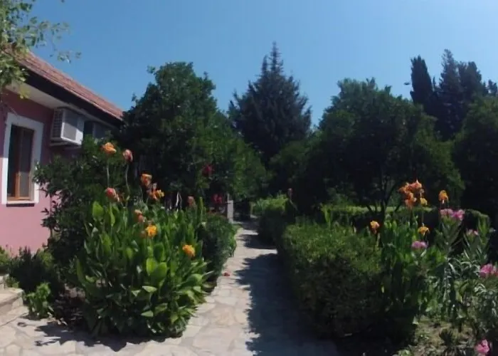 Lindos Pension