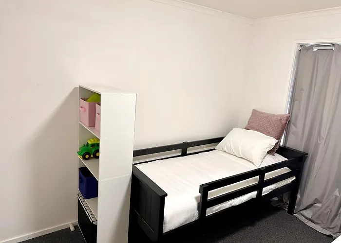Sunny Shackell - Echuca Moama Holiday Accommodation