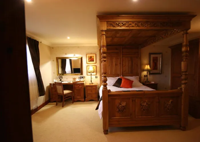 Three Horseshoes Country Inn