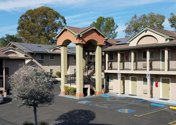 Olive Tree Inn & Suites, A Howard Johnson By Wyndham